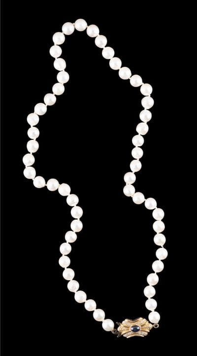 Un collar de perlas
Compuesto por una sola hilera 