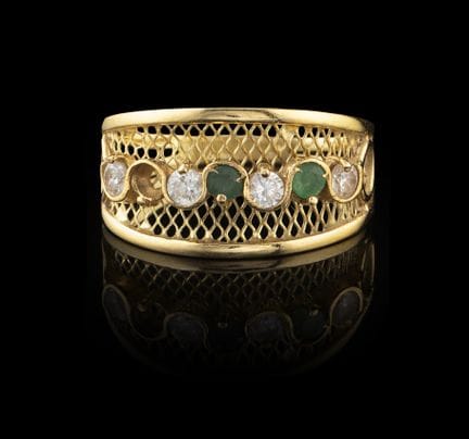 Un anillo de esmeraldas y oro
Oro, ley 0,800
Engas