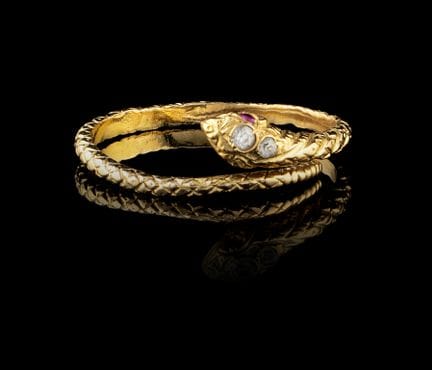 Anillo de oro con rubí y cuarzos «Serpent»
Oro, le