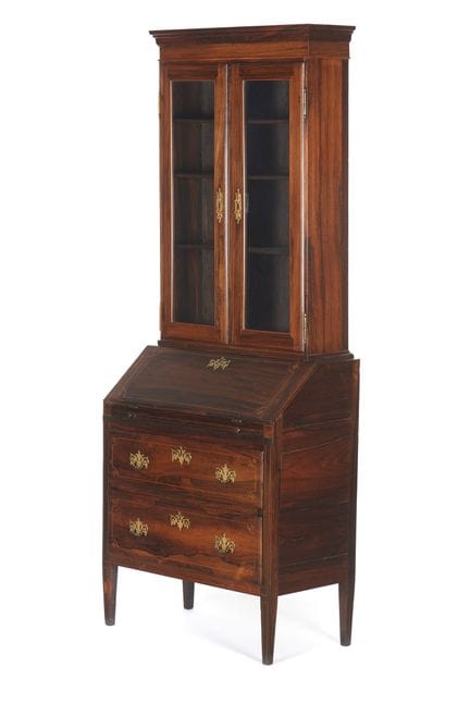 Un bureau-bibliothèque en palissandre de style D. 