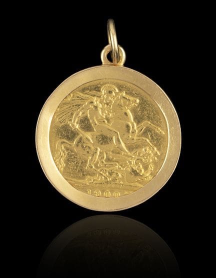 Colgante con forma de soberano de oro
Montura de o
