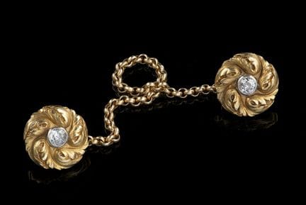 A pair of diamond and gold cufflinks
Gold
Relief d