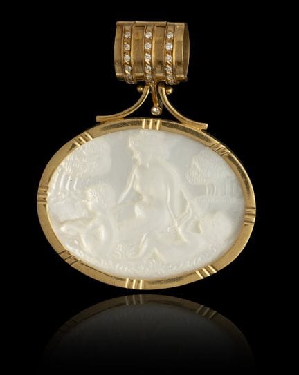 Colgante de oro con diamantes y nácar
Oro, ley 0,8