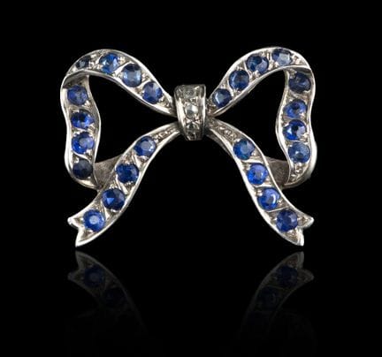 Broche/colgante de oro con zafiros y diamantes
Oro
