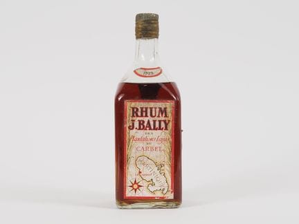1 BOTELLA DE RON J. BALLY - 1929 - NIVEL LIGERAMEN