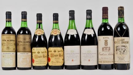 8 BOTELLAS DE ESPAÑA DE 1982: 2 RIOJA MONTE REAL D