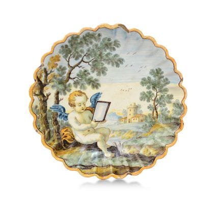 卡斯特利（CASTELLI）珐琅瓷碟，18世纪，采用“baccellato”技法，饰有彩绘图案，描绘