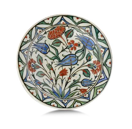 MAJOLIKA-SCHALE, IZNIK, 17. JAHRHUNDERT, mehrfarbi