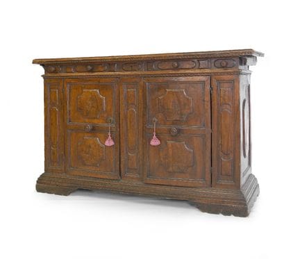 CHAIRCASE AUS WALNUSS, EMILIA, 17. Jh., zweitürige