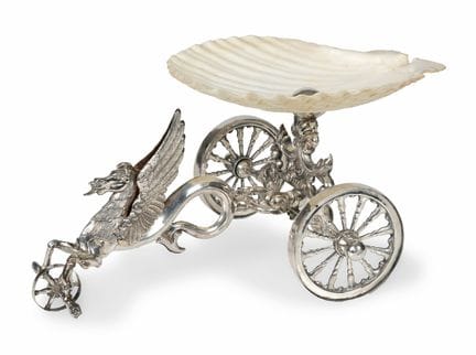 PLATEAU EN ARGENT AVEC COUPE EN COQUILLAGE, XIXe S