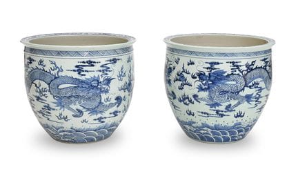 PAIRE DE GRANDS CACHEPOTS EN PORCELAINE, CHINE, DÉ
