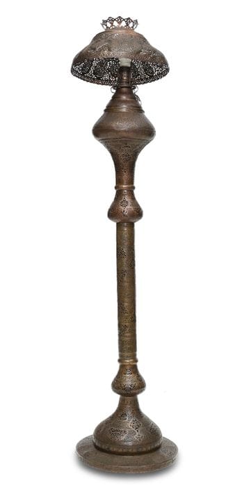 LAMPE EN MÉTAL PATINÉ, TURQUIE, DÉBUT DU XXe SIÈCL
