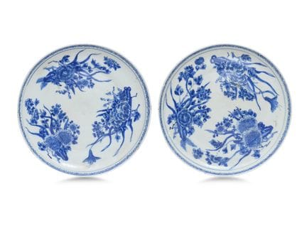 PAIRE DE PLATS DE PRÉSENTATION EN PORCELAINE, CHIN
