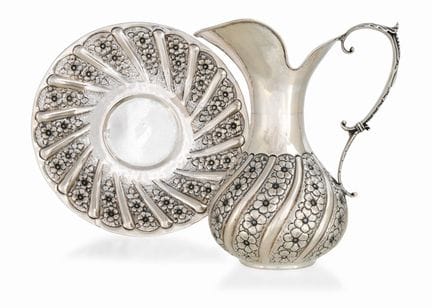 POT À LIQUIDE AVEC PLAT EN ARGENT, XXe SIÈCLE, de 