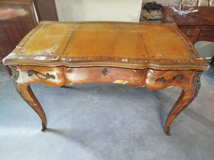 Escritorio plano de madera y chapa de madera, disp