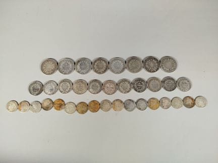 Collezione di trentasei monete francesi in argento
