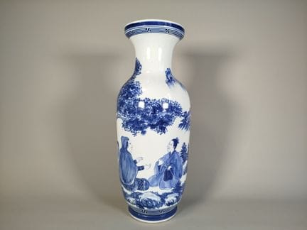 Vaso a balaustra in porcellana con collo svasato, 