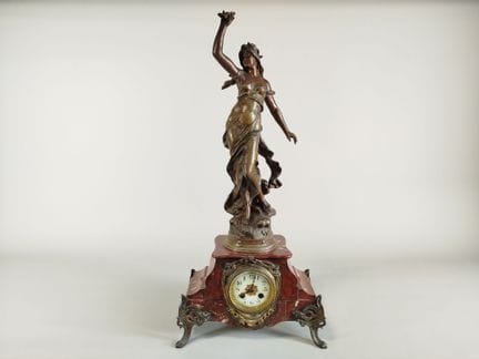 奥古斯特·莫罗（1834-1917），据： 《涅瑞伊德》，红大理石壁炉钟，石材带有黑色纹理和白色斑点