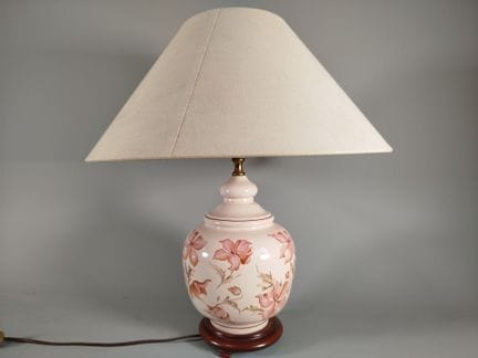 Tischlampe mit Balusterfuß aus blassrosa glasierte