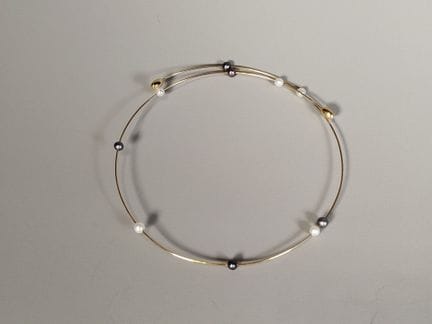 An 18K 750 yellow gold choker necklace consisting 