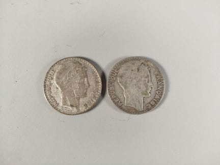 Coppia di monete da 20 franchi in argento 680 di t
