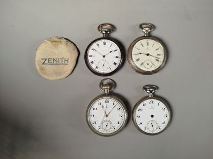一套四枚机械机芯怀表，其中三枚为欧米茄（OMEGA）品牌，一枚为真力时（ZENITH）品牌，均刻有“