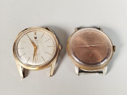 一款UNIVERSAL GENÈVE Polerouter Jet腕表，配备微型摆陀自动上链机械机芯