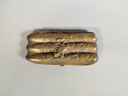 Estuche para tres puros de latón plateado, de form