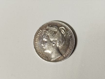1-Gulden-Münze aus 945er Silber mit dem gekrönten 