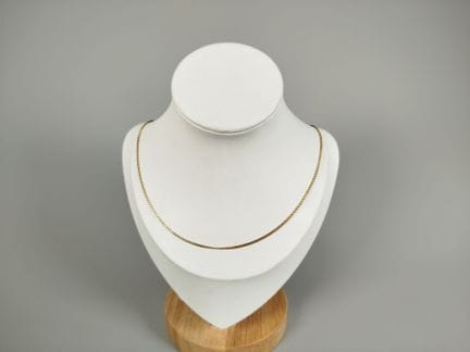 18K 750 yellow gold necklace with a filed curb cha