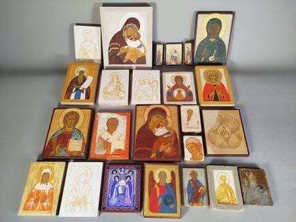 Eine Sammlung von einundzwanzig kleinen Ikonen auf