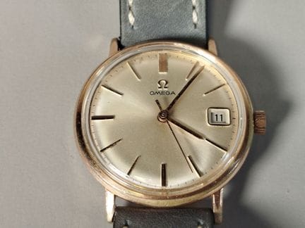 欧米茄（OMEGA）：手动上链机械机芯腕表，610型机芯， 镀金金属圆形表壳，浅色表盘配棒形时标及三