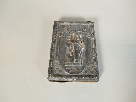 Ikone, die einen Heiligen (Nikolaus?) in voller Fi