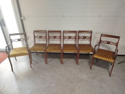 Set composto da quattro sedie e due poltrone in le