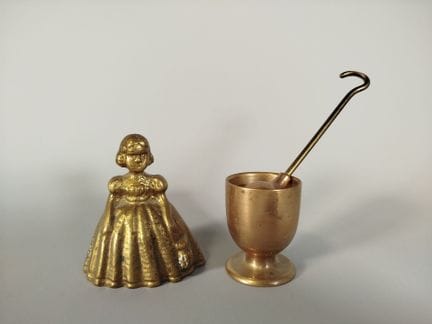 Set composto da un campanellino da tavolo raffigur