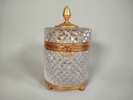 Bonbonnière cylindrique en verre incolore à décor 