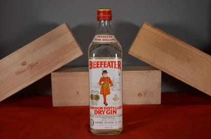 Beefeater London Distilled Dry Gin 40°，一款未标注容量的旧款酒