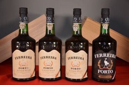 一套四瓶波特·费雷拉（Porto Ferreira）葡萄酒，包括：波特·费雷拉特级白波特酒（Port