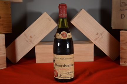 沃尔奈-桑特诺（Volnay-Santenots）埃特鲁瓦城堡酒窖（Caves du Château