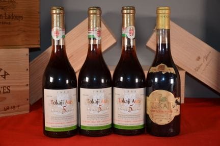 一套四瓶500毫升的匈牙利葡萄酒，包括：1983年托卡伊·埃德斯·萨莫罗德尼（Tokaji Edes