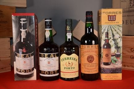三瓶加强葡萄酒套装，包含：Ferreira Porto Branco，75 cl装一瓶 /// Re