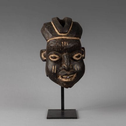 Bamoum-Maske
Grassland
Kamerun
Holz
Höhe: 38 cm

E