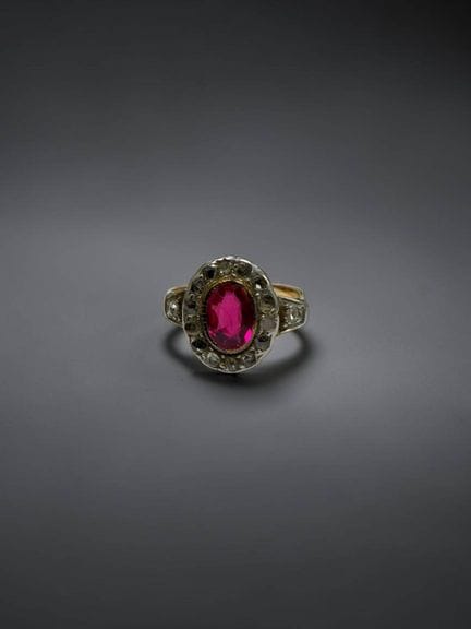 18K yellow and white gold ring (750/1000) featurin