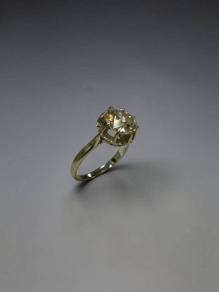 Ring featuring an old-cut brilliant diamond set as