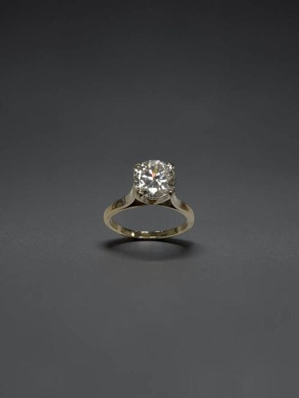 18K white gold (750/1000) solitaire ring set with 