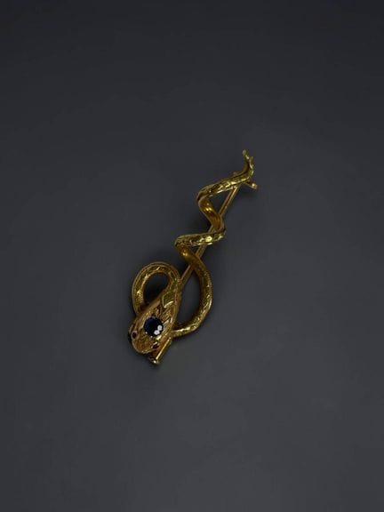 Spilla a forma di serpente in oro rosa e verde 18 