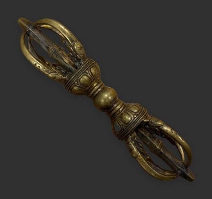 TÍBET - Siglo XIX o posterior
Vajra de bronce dora