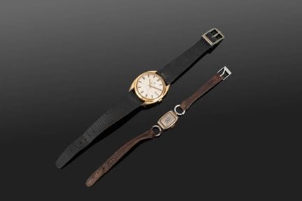 Set di 2 orologi, composto da:

- LIP Electronic. 
