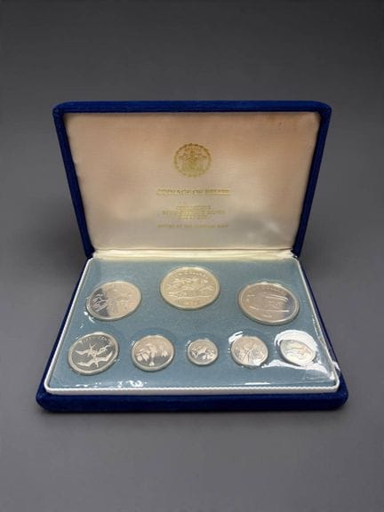 BELIZE
8-piece silver set from 1974, consisting of