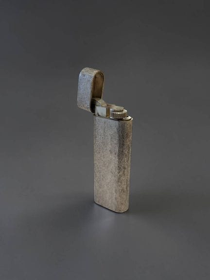 CARTIER Paris
Refillable lighter made of textured 